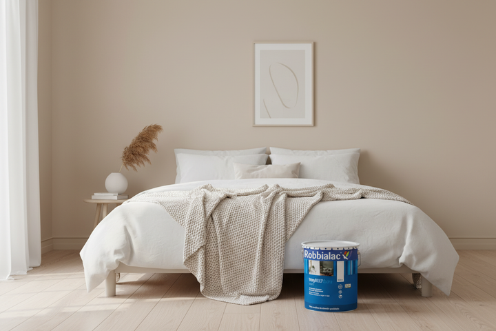 Quarto minimalista com paredes bege mate e lata VINYLREP EXTRA